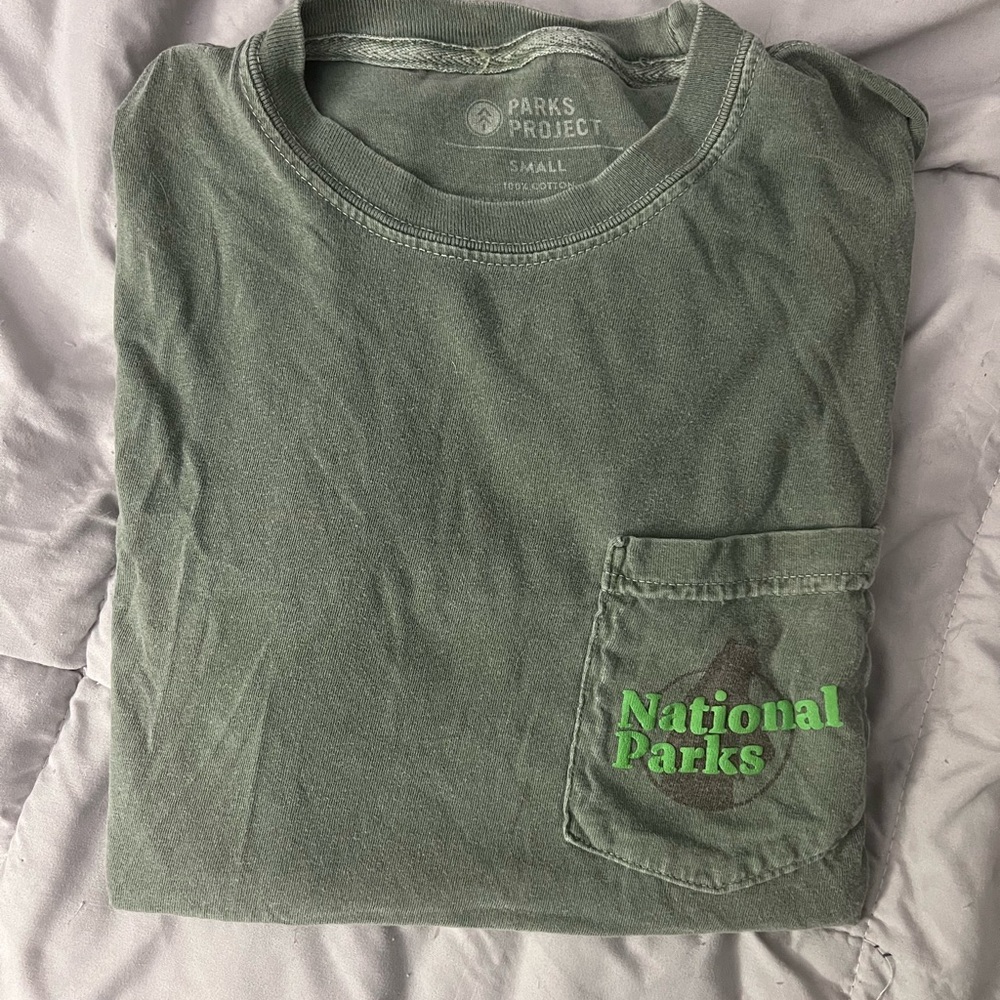 Cozy National Parks T shirt, size S